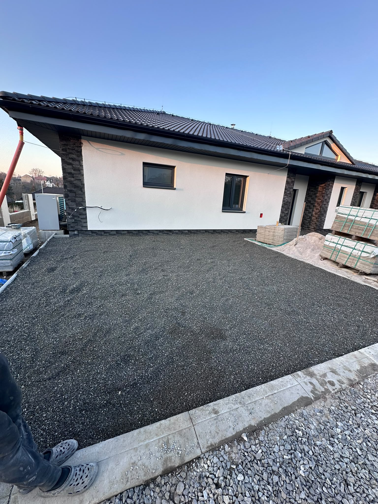 Příprava podkladu před pokládkou dlažby